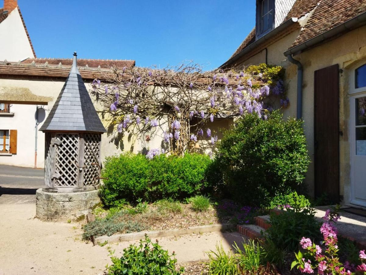 Le Chapitre Apartment Chateaumeillant Exterior photo